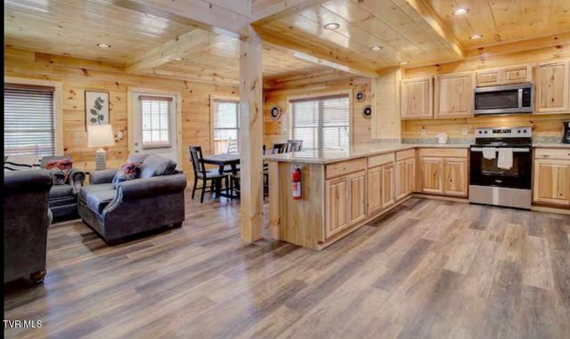 821 String Run Way, Pigeon Forge, TN 37863