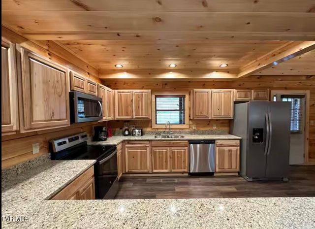 821 String Run Way, Pigeon Forge, TN 37863