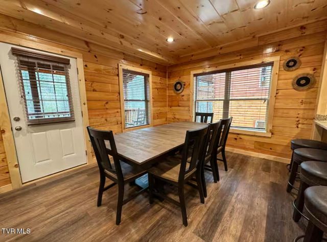 821 String Run Way, Pigeon Forge, TN 37863