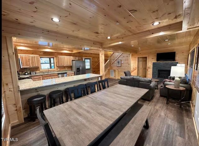 821 String Run Way, Pigeon Forge, TN 37863