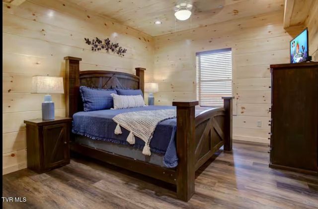 821 String Run Way, Pigeon Forge, TN 37863