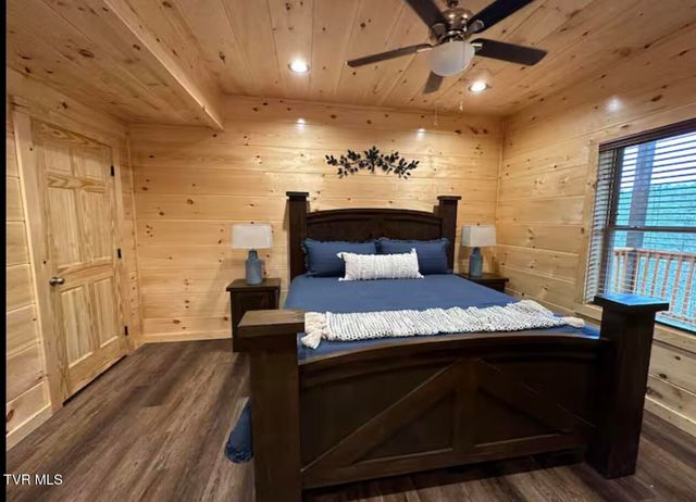 821 String Run Way, Pigeon Forge, TN 37863