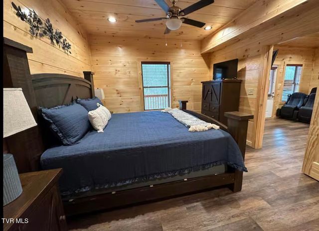 821 String Run Way, Pigeon Forge, TN 37863