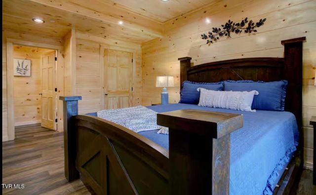 821 String Run Way, Pigeon Forge, TN 37863