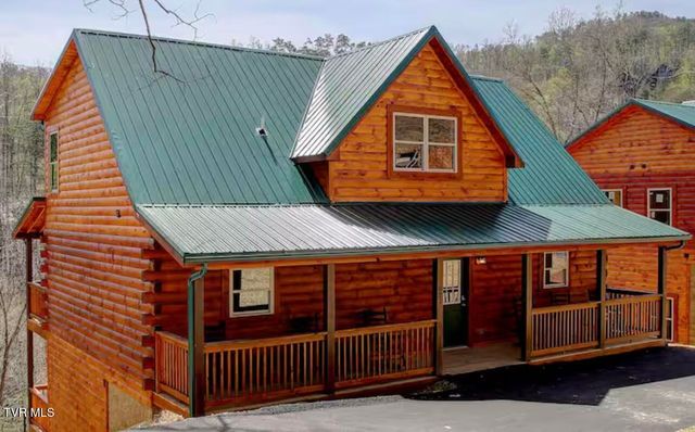 821 String Run Way, Pigeon Forge, TN 37863