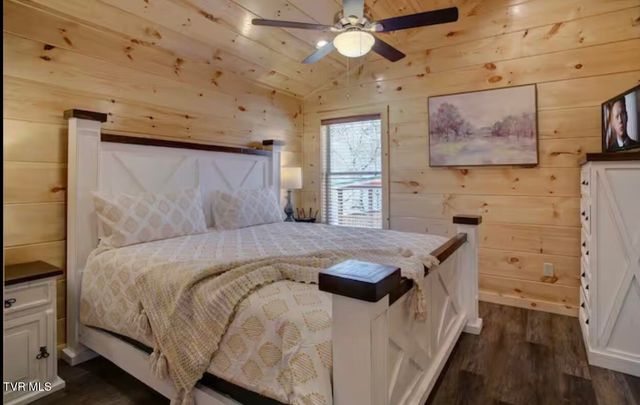 821 String Run Way, Pigeon Forge, TN 37863