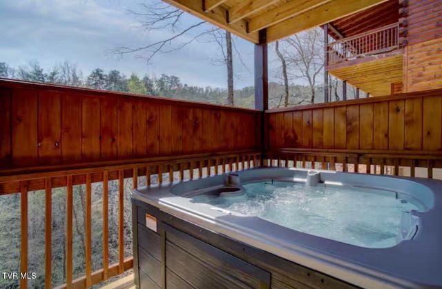 821 String Run Way, Pigeon Forge, TN 37863