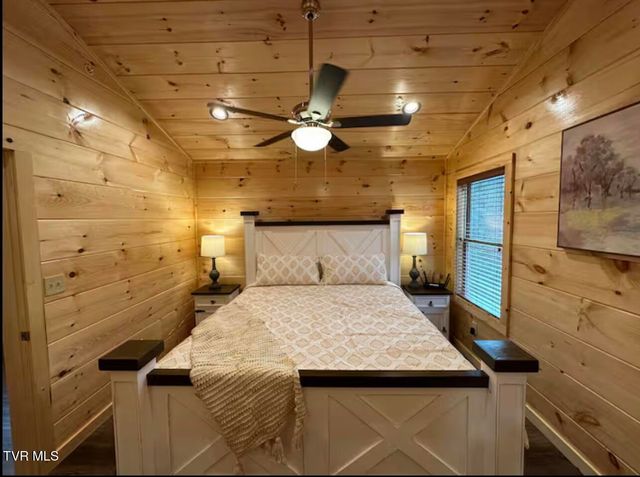 821 String Run Way, Pigeon Forge, TN 37863