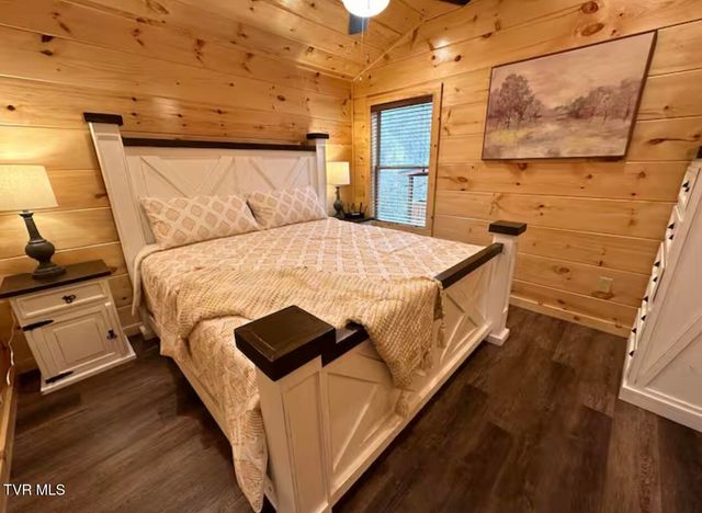 821 String Run Way, Pigeon Forge, TN 37863