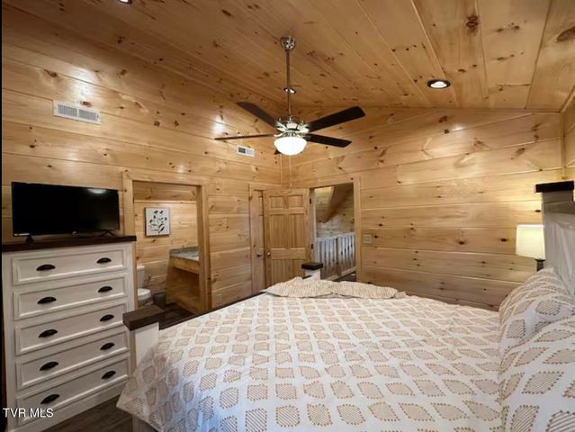 821 String Run Way, Pigeon Forge, TN 37863