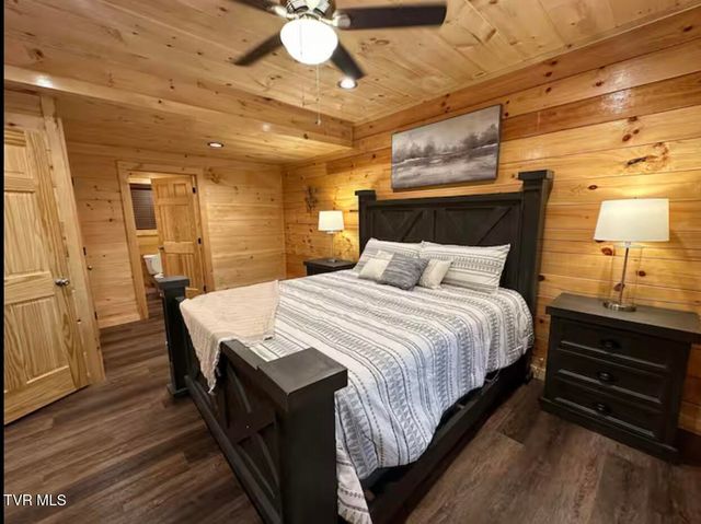 821 String Run Way, Pigeon Forge, TN 37863