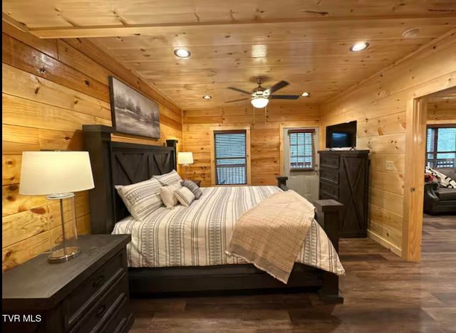 821 String Run Way, Pigeon Forge, TN 37863