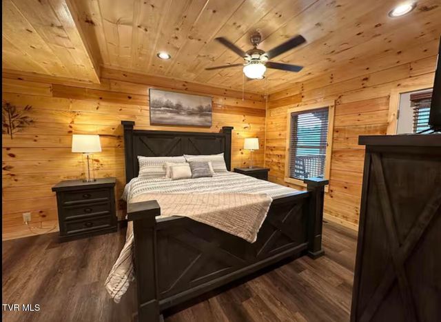 821 String Run Way, Pigeon Forge, TN 37863