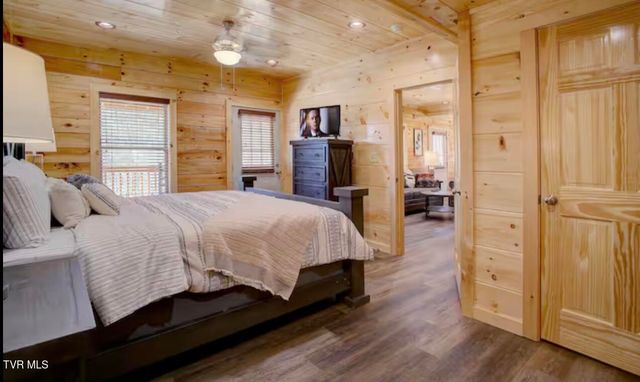 821 String Run Way, Pigeon Forge, TN 37863