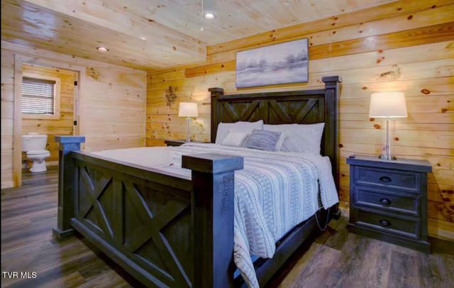 821 String Run Way, Pigeon Forge, TN 37863