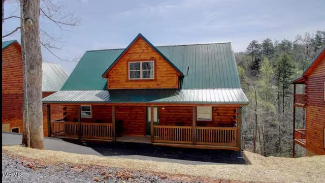821 String Run Way, Pigeon Forge, TN 37863