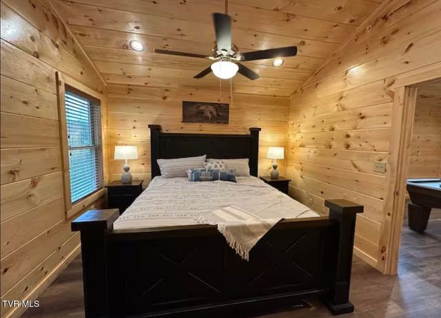 821 String Run Way, Pigeon Forge, TN 37863