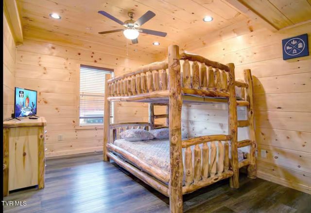 821 String Run Way, Pigeon Forge, TN 37863