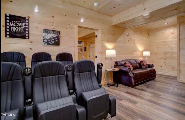 821 String Run Way, Pigeon Forge, TN 37863