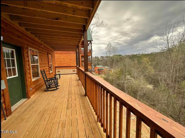 821 String Run Way, Pigeon Forge, TN 37863