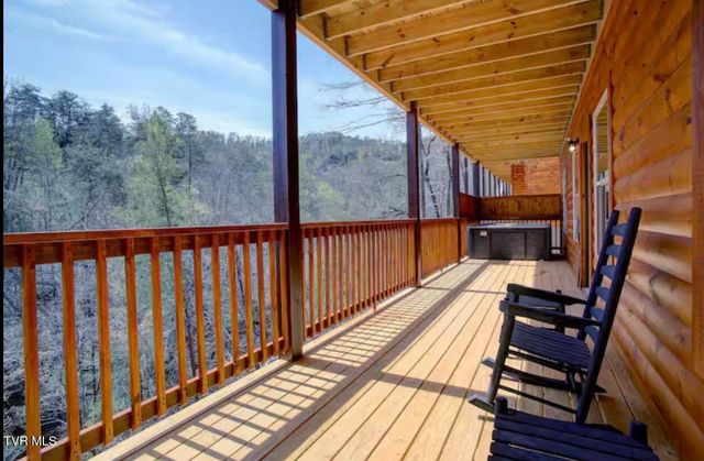 821 String Run Way, Pigeon Forge, TN 37863