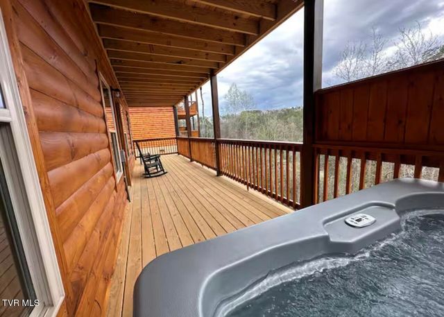 821 String Run Way, Pigeon Forge, TN 37863