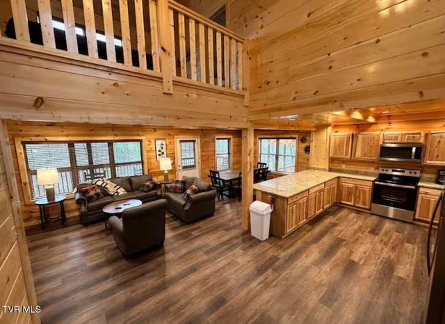 821 String Run Way, Pigeon Forge, TN 37863