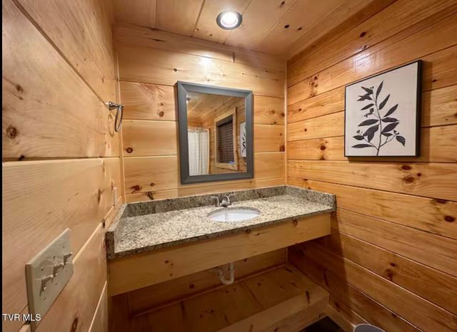 821 String Run Way, Pigeon Forge, TN 37863