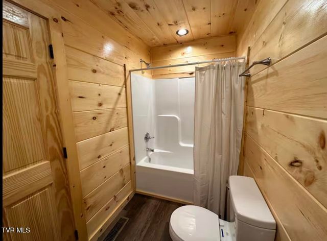 821 String Run Way, Pigeon Forge, TN 37863