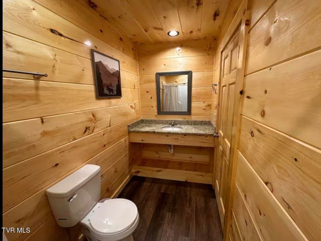 821 String Run Way, Pigeon Forge, TN 37863