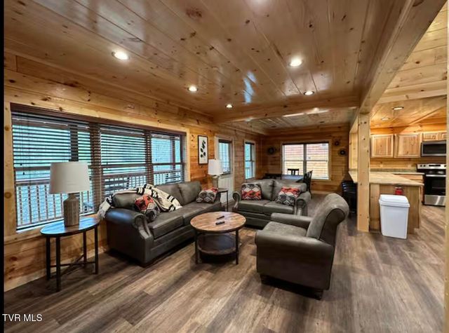 821 String Run Way, Pigeon Forge, TN 37863