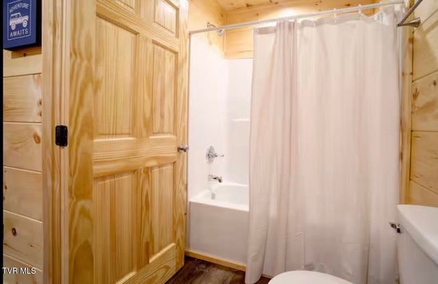 821 String Run Way, Pigeon Forge, TN 37863