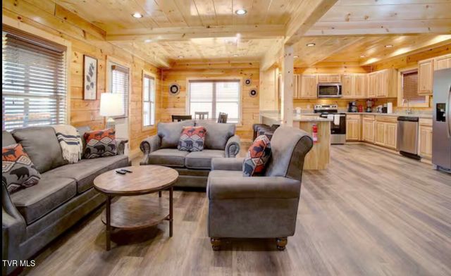 821 String Run Way, Pigeon Forge, TN 37863