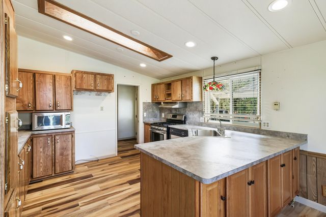 21533 Anron Lane, Redding, CA 96003