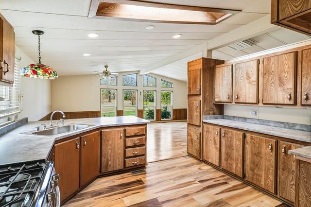 21533 Anron Lane, Redding, CA 96003