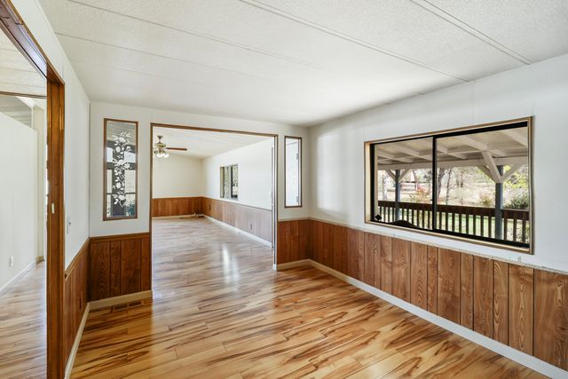 21533 Anron Lane, Redding, CA 96003