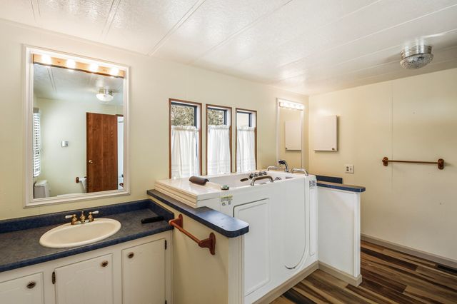 21533 Anron Lane, Redding, CA 96003