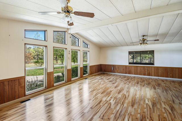 21533 Anron Lane, Redding, CA 96003