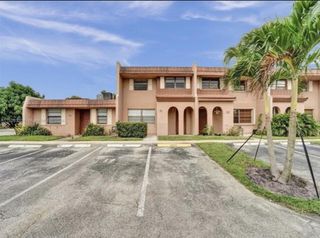 31 SEVILLE Circle 2-49, Davie, FL 33324