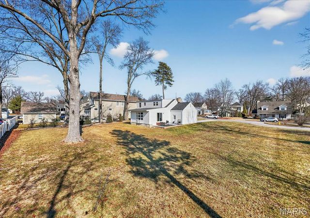 509 Parkwoods Avenue, Kirkwood, MO 63122