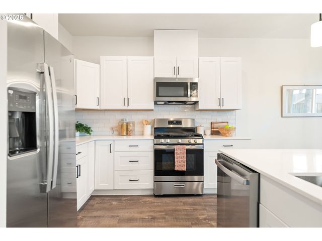 31020 Nw KAYBERN St, North Plains, OR 97133