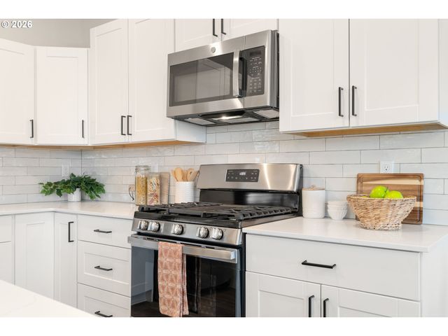 31020 Nw KAYBERN St, North Plains, OR 97133