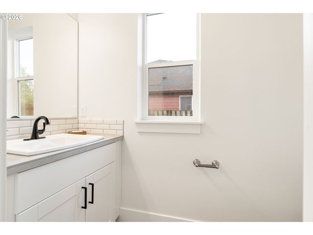 31020 Nw KAYBERN St, North Plains, OR 97133