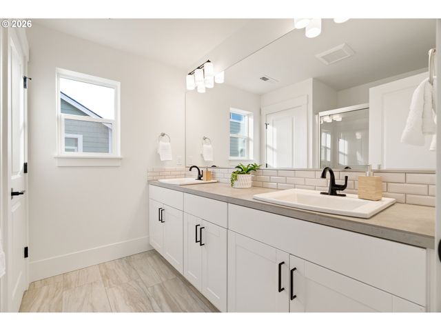 31020 Nw KAYBERN St, North Plains, OR 97133