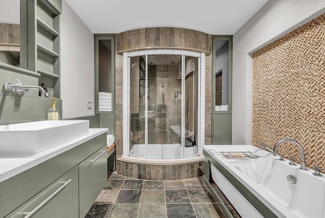 55 E Main 208, Chattanooga, TN 37408