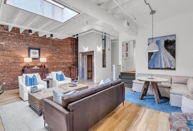 55 E Main 208, Chattanooga, TN 37408