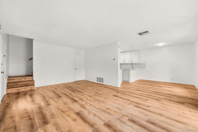 2366 Adirondack Row 6, San Diego, CA 92139