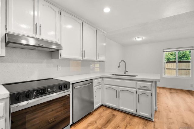 2366 Adirondack Row 6, San Diego, CA 92139