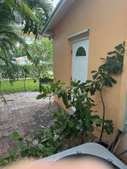 1281 NE 210th Ter B, Miami, FL 33179