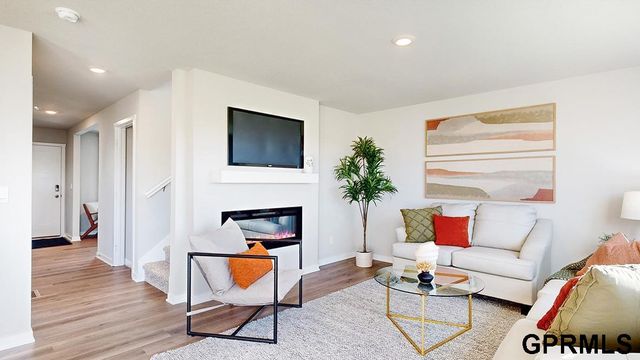 5506 N 189 Street, Elkhorn, NE 68022